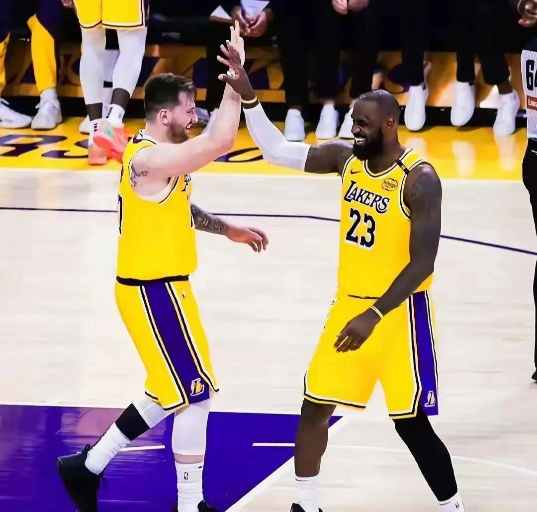 包含NBA季后赛赛程吃紧,犹他爵士今晨造点机会,气氛紧张,团队化学反应显著的词条 包含NBA季后赛赛程吃紧,犹他爵士今晨造点机会,气氛紧张,团队化学反应显著的词条