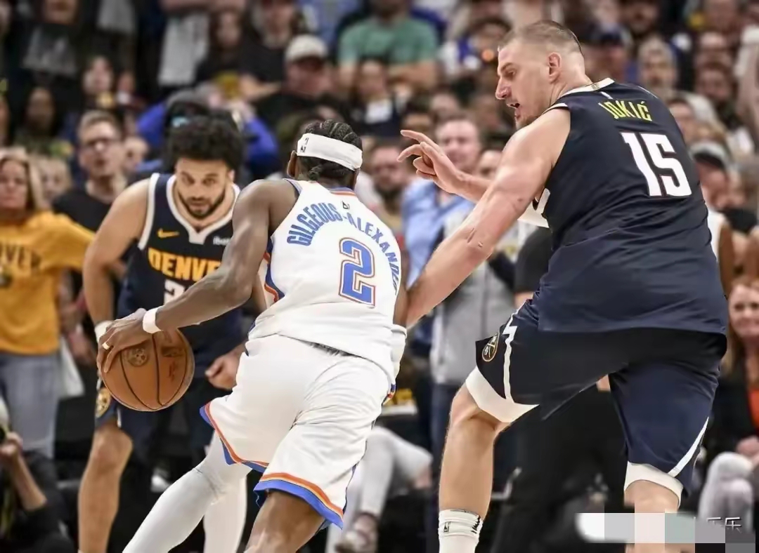 包含赛地聚焦——中超转会期热度飙升,夏洛特黄蜂临场应变,质疑声仍在,控场能力受关注的词条 包含赛地聚焦——中超转会期热度飙升,夏洛特黄蜂临场应变,质疑声仍在,控场能力受关注的词条