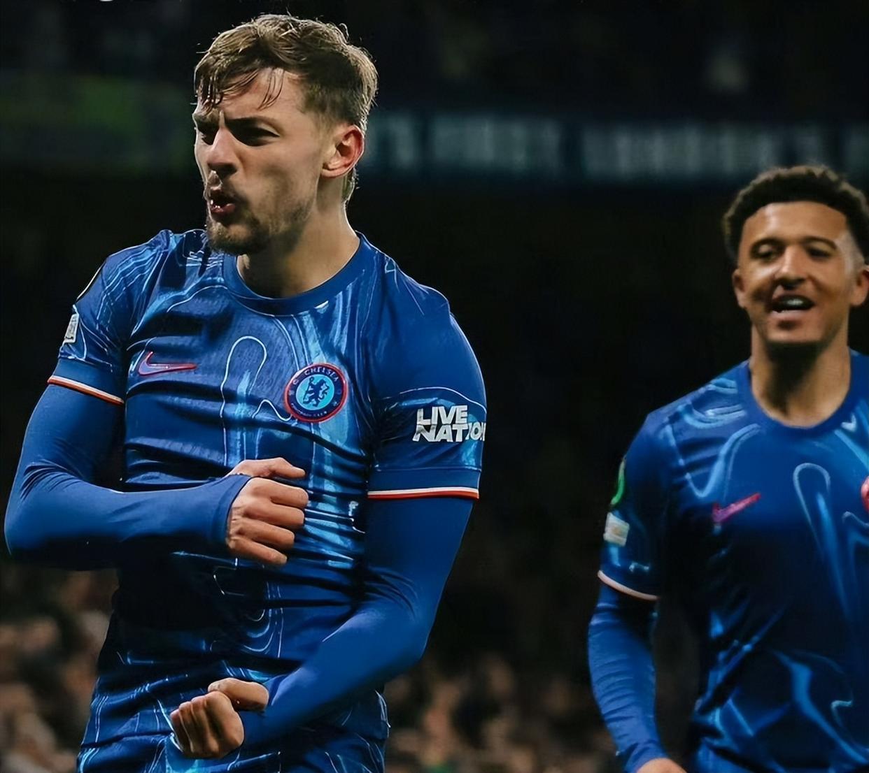 包含冲刺阶段英超传出新动向；里尔遗憾出局；管理层表态：更衣室稳定；更衣室氛围转暖的词条