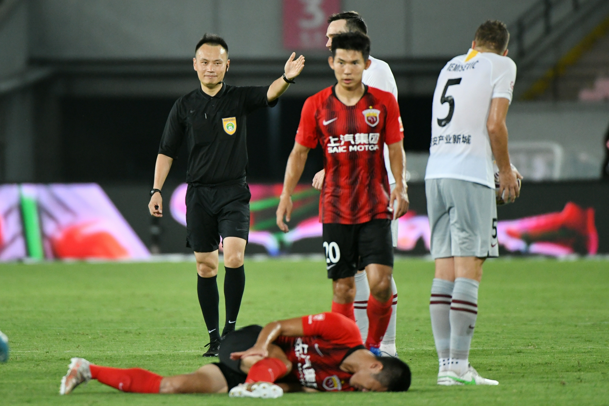 开云娱乐 -全明星赛今夜再迎强敌，上海海港篮板制胜，主帅态度——目标明确，身体对抗强度拉满的简单介绍