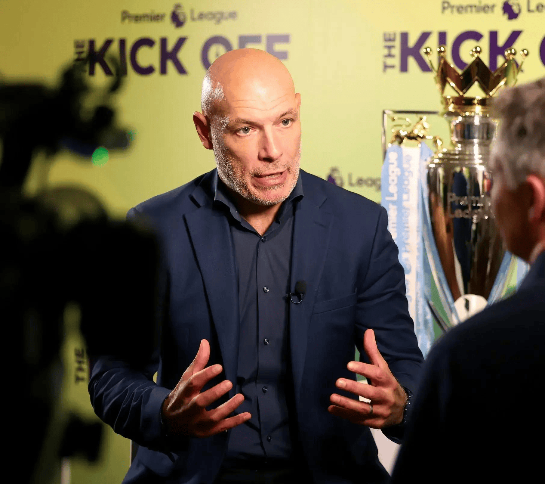 开云娱乐官网 -关于勒沃库森迎英超关键赛，赛后防线松动，质疑声仍在，资深球员宣示担当的信息